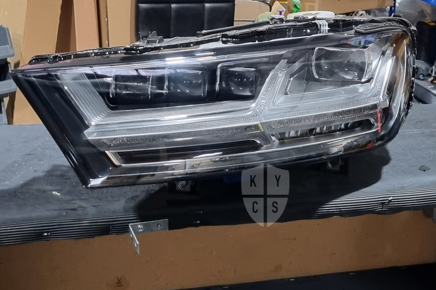 Audi Q7 SQ7 (4M) Headlight Lens Replacement