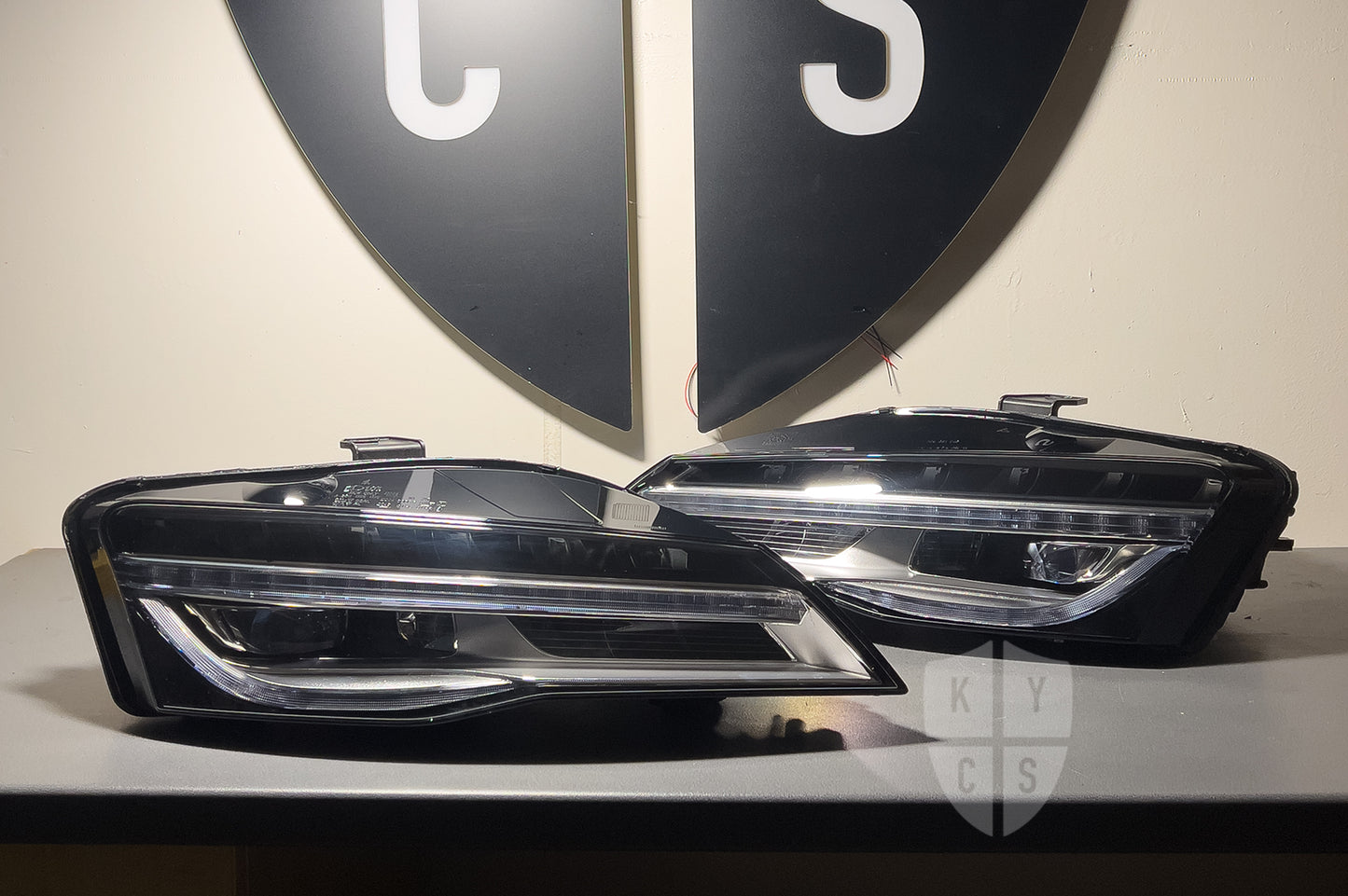 Headlight Lens - Audi R8 (Type 42)