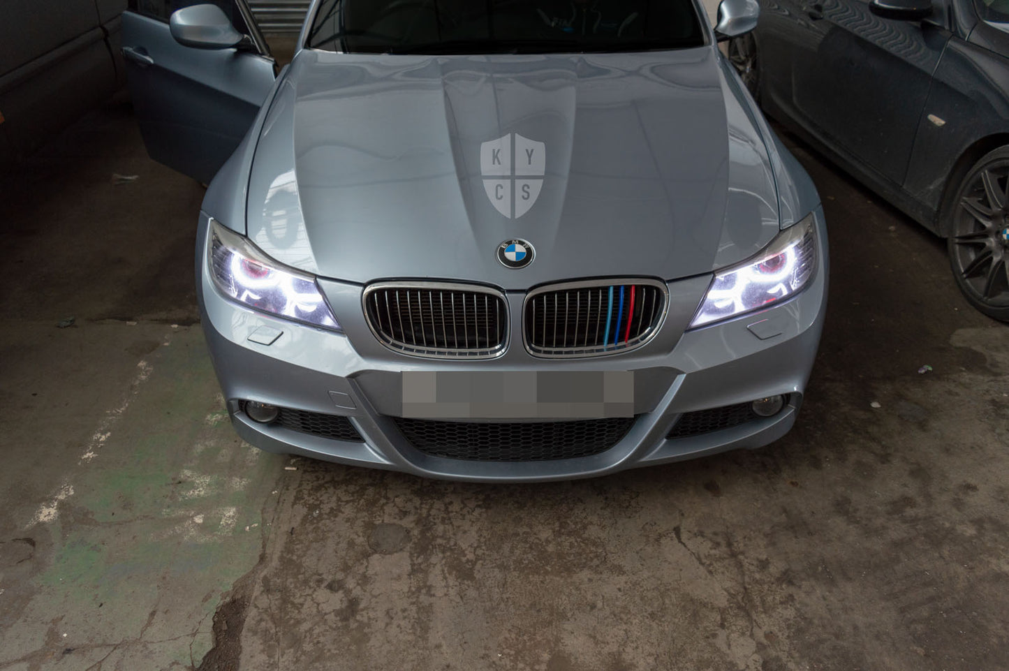 Headlight options on the above vehicle: KYCS (white) angel eyes | Classic blackout | Bi-LED 2.5" projector with LED bulb | Red demon eye | Move high beam to low beam bi-LED projector | LED indicators