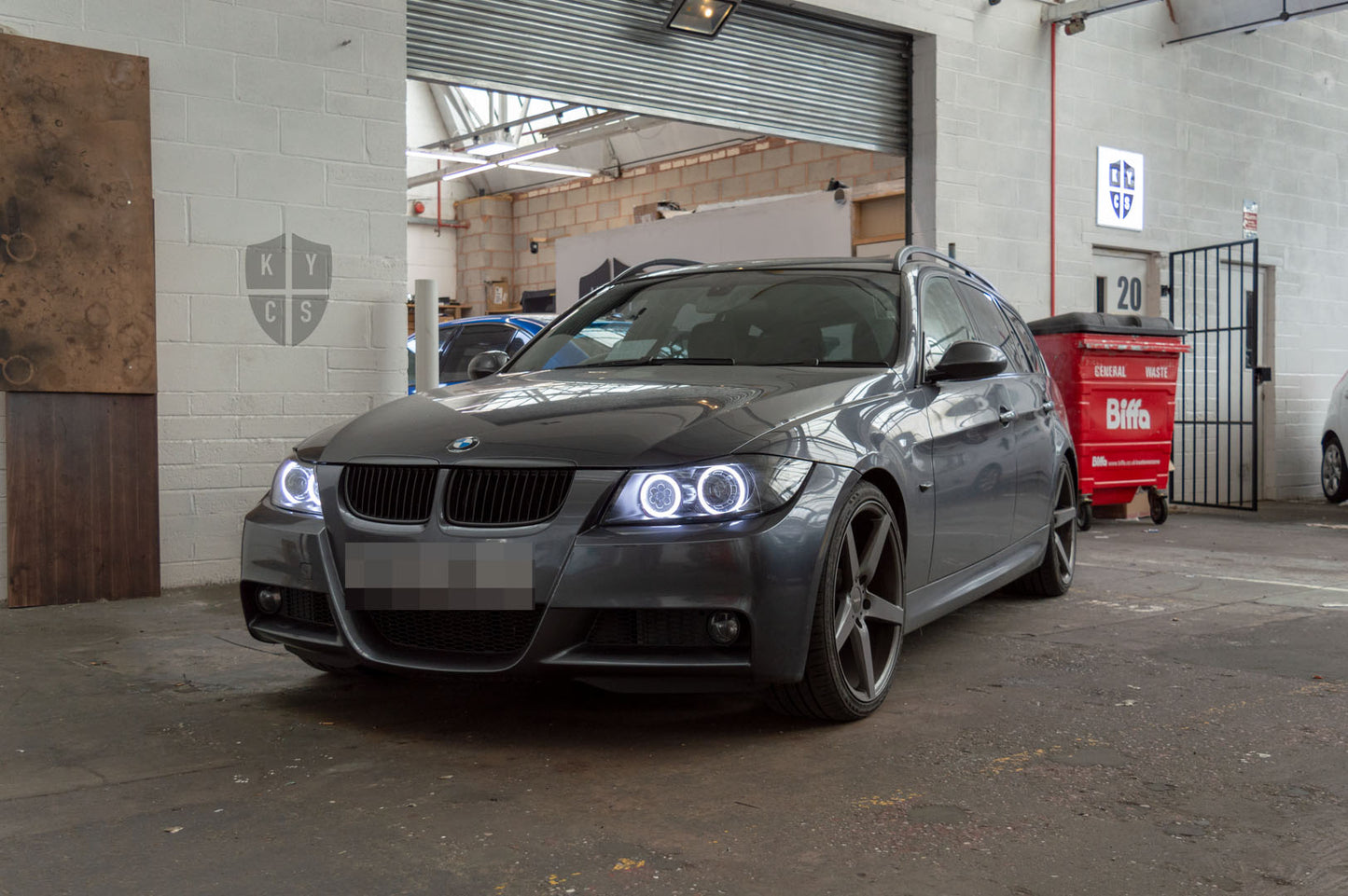 Headlight options on the above vehicle: KYCS (white) angel eyes | Modern blackout | Bi-LED 2.5" projector with LED bulb | Upgraded high beam (high beam LED unit array style) | LED indicators