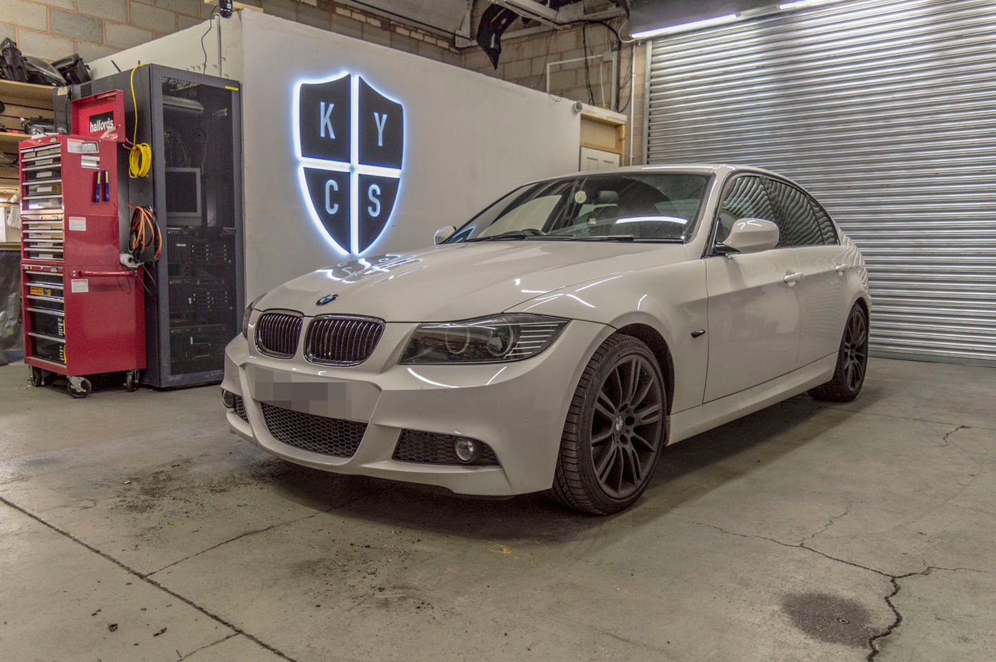 Headlight options on the above vehicle: KYCS (white) angel eyes | Custom paintwork | Bi-LED 2.5" projector with LED bulb | RGB demon eyes | Move high beam to low beam bi-LED projector | LED indicators