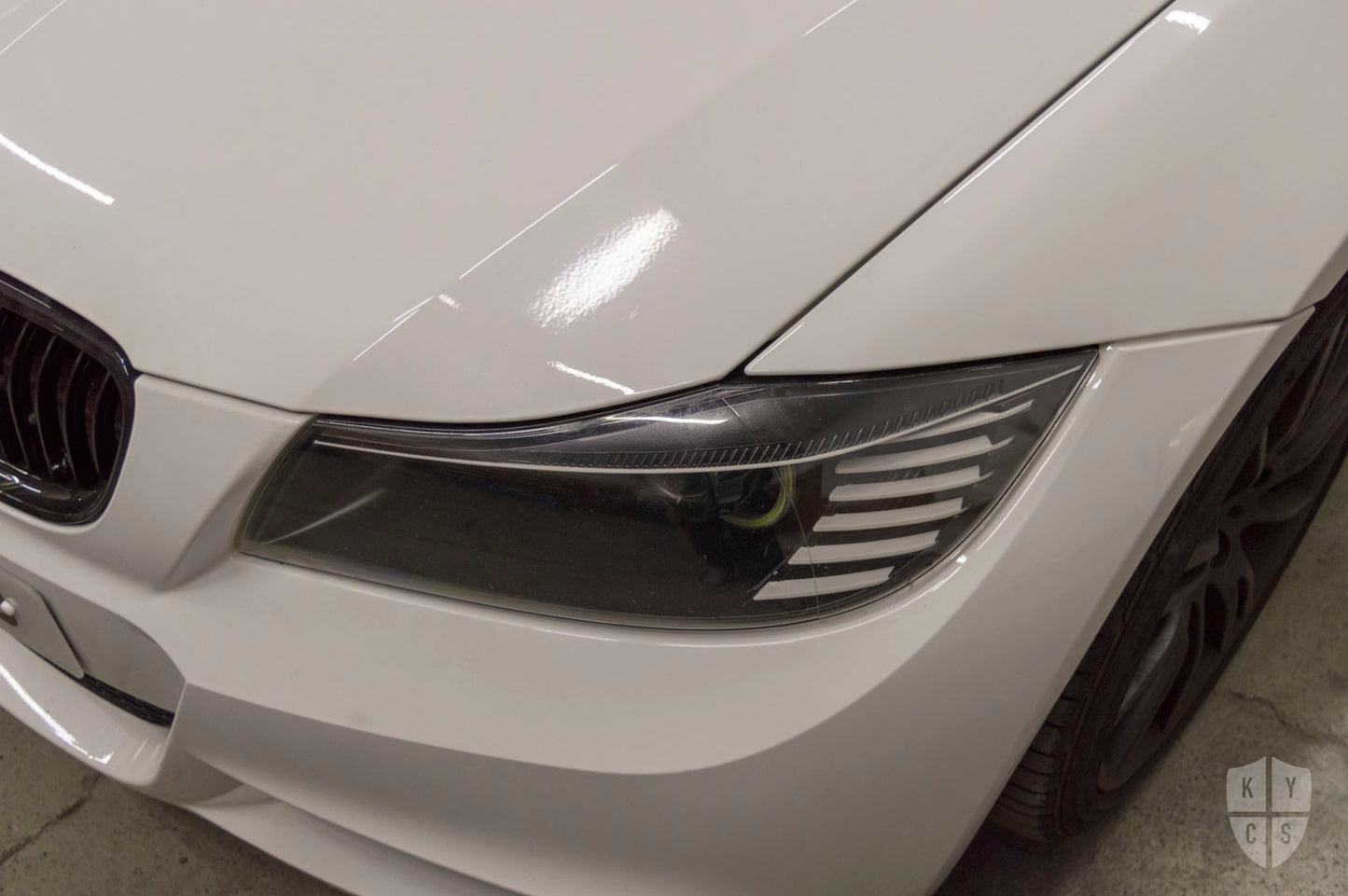 Headlight options on the above vehicle: KYCS (white) angel eyes | Custom paintwork | Bi-LED 2.5" projector with LED bulb | RGB demon eyes | Move high beam to low beam bi-LED projector | LED indicators