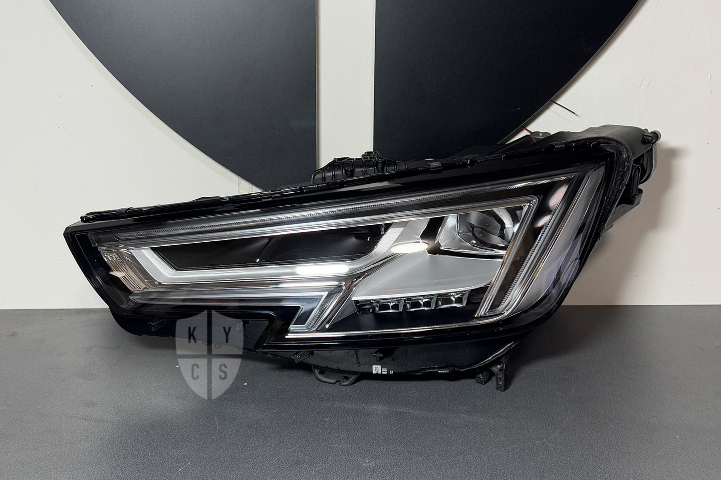 Audi A4 S4 RS4 (B9) Headlight Lens Replacement