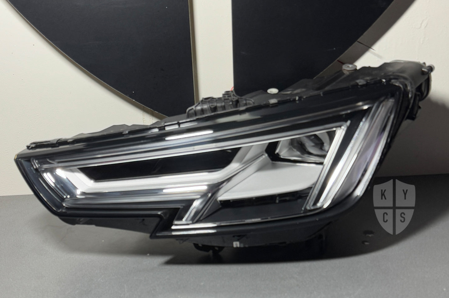 Audi A4 S4 RS4 (B9) Headlight Lens Replacement
