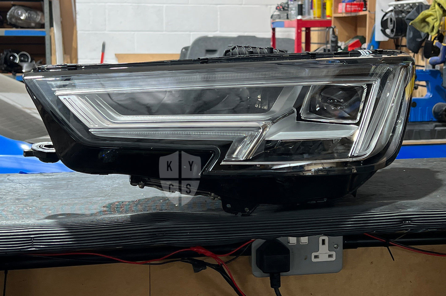 Audi A4 S4 RS4 (B9) Headlight Lens Replacement