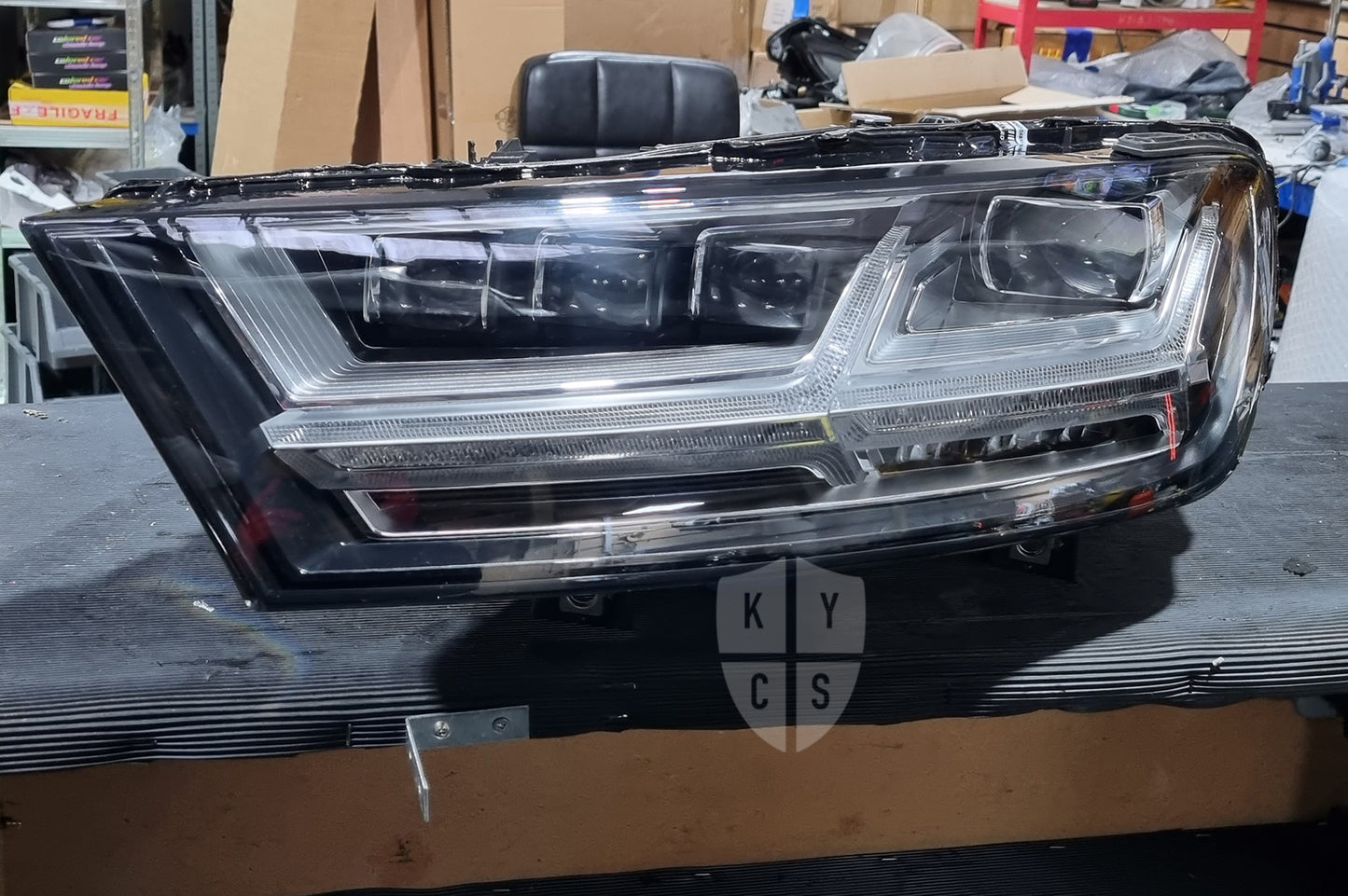 Audi Q7 SQ7 (4M) Headlight Lens Replacement