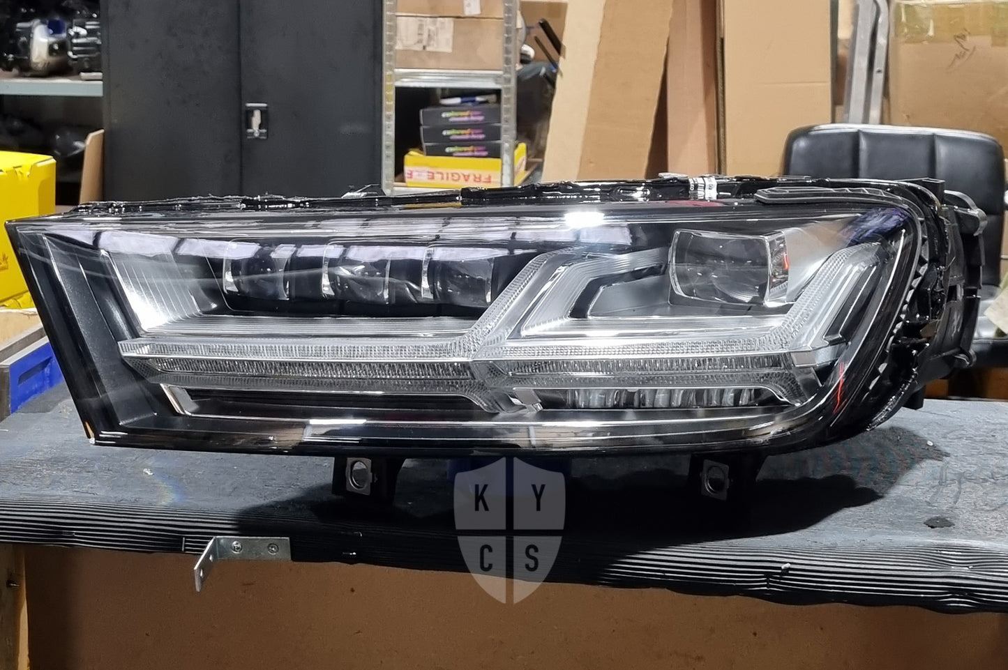 Audi Q7 SQ7 (4M) Headlight Lens Replacement