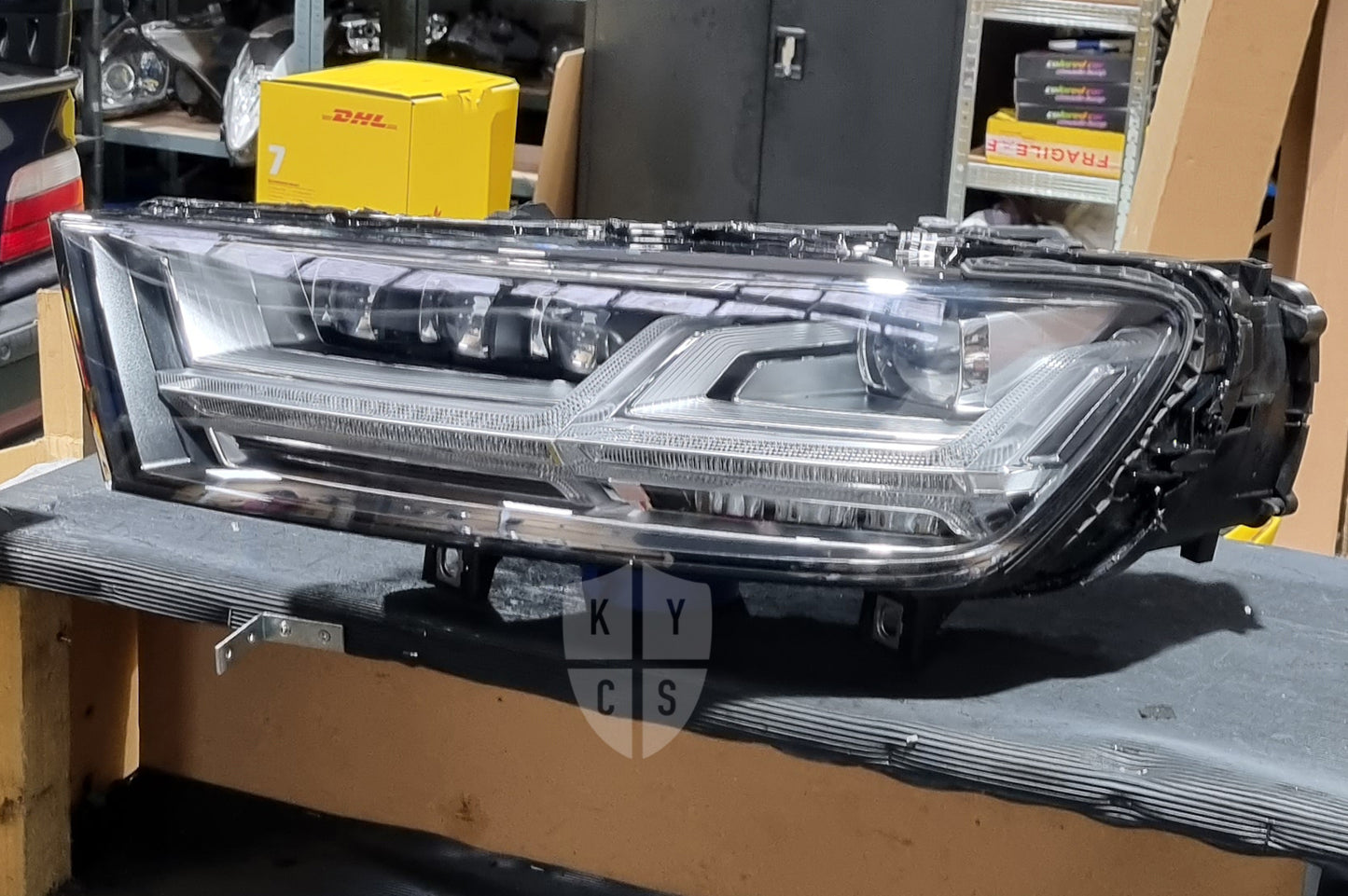 Audi Q7 SQ7 (4M) Headlight Lens Replacement