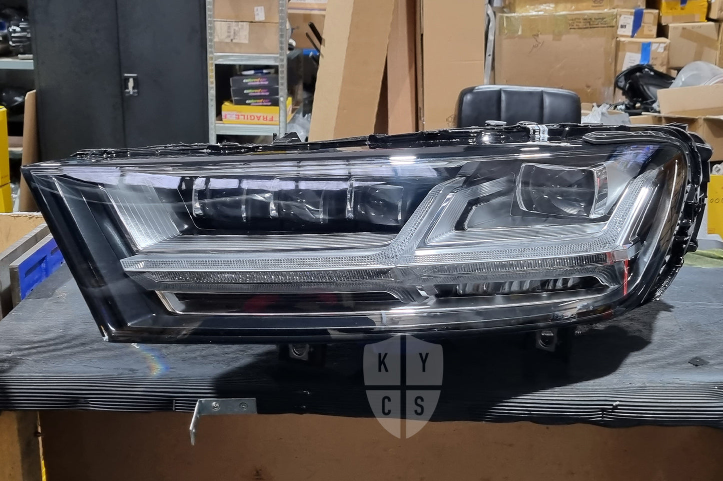 Audi Q7 SQ7 (4M) Headlight Lens Replacement