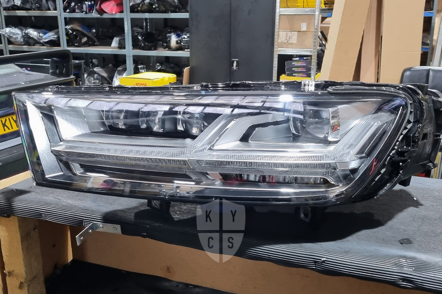 Audi Q7 SQ7 (4M) Headlight Lens Replacement