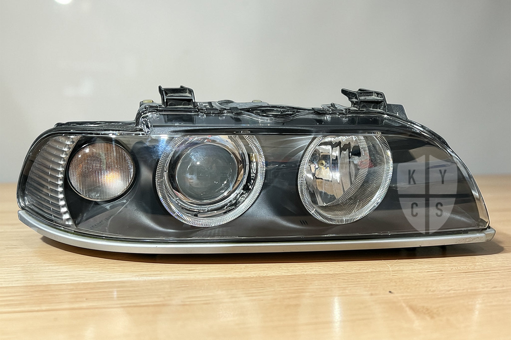BMW 5 Series E39 Refurbishment Including New Lenses & Adjusters