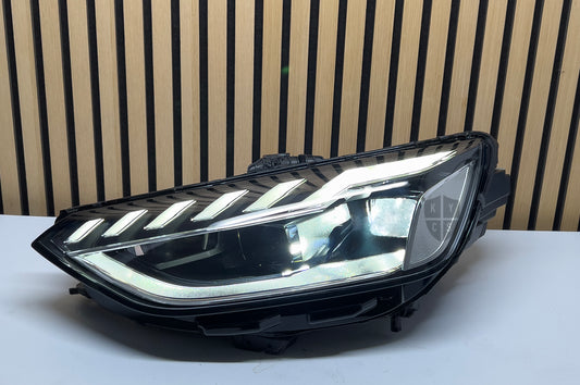 New replacement headlight lens for Audi A4 S4 RS4 B9 facelift (2019 to 2024) (view 1): headlight lens replacement for cracked, yellowed or damaged lenses, headlight repair