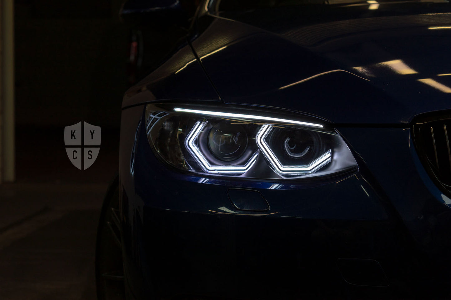 BavGruppe Design Vision Angel Eyes (White) • Classic Blackout • BavGruppe Design Carbon Fibre LED Switchback Eyebrow • Red Outer Demon Eye  • LED Indicator