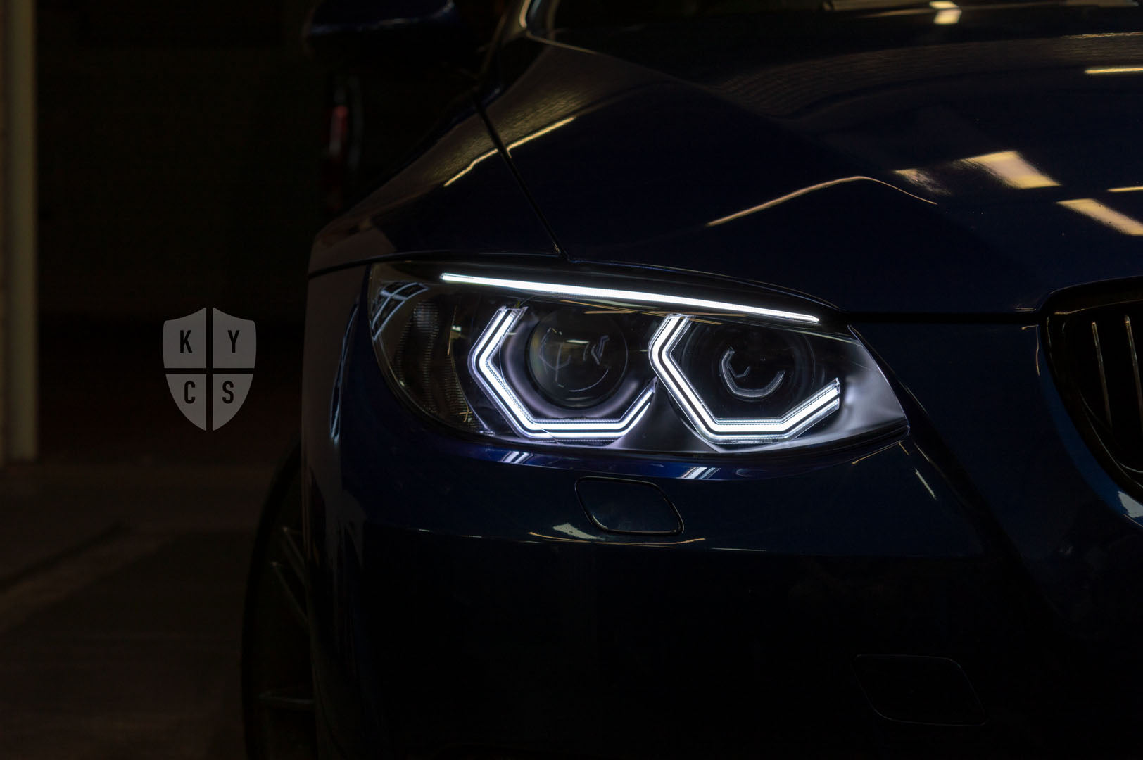BavGruppe Design Vision Angel Eyes (White) • Classic Blackout • BavGruppe Design Carbon Fibre LED Switchback Eyebrow • Red Outer Demon Eye  • LED Indicator