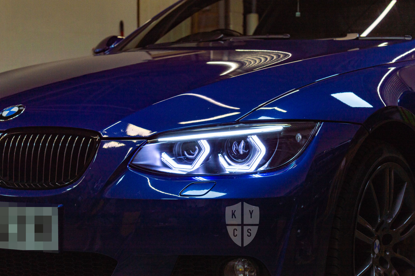 BavGruppe Design Vision Angel Eyes (White) • Classic Blackout • BavGruppe Design Carbon Fibre LED Switchback Eyebrow • Red Outer Demon Eye  • LED Indicator