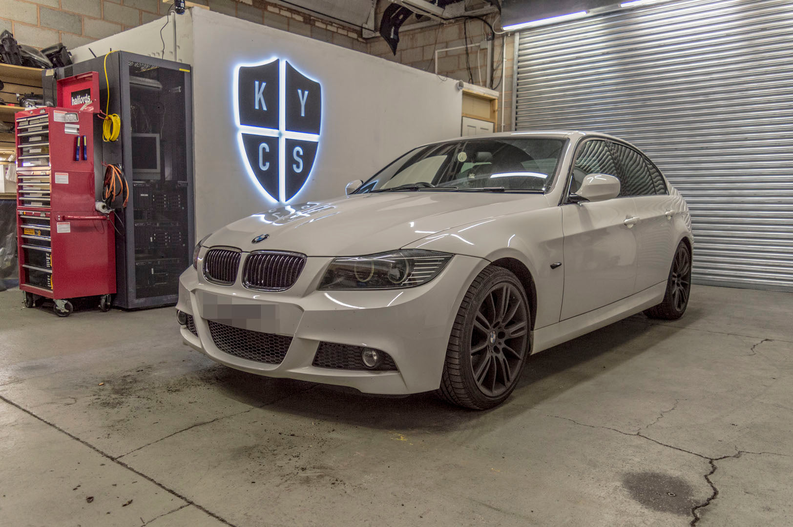 Headlight options on the above vehicle: KYCS (white) angel eyes | Custom paintwork | Bi-LED 2.5" projector with LED bulb | RGB demon eyes | Move high beam to low beam bi-LED projector | LED indicators
