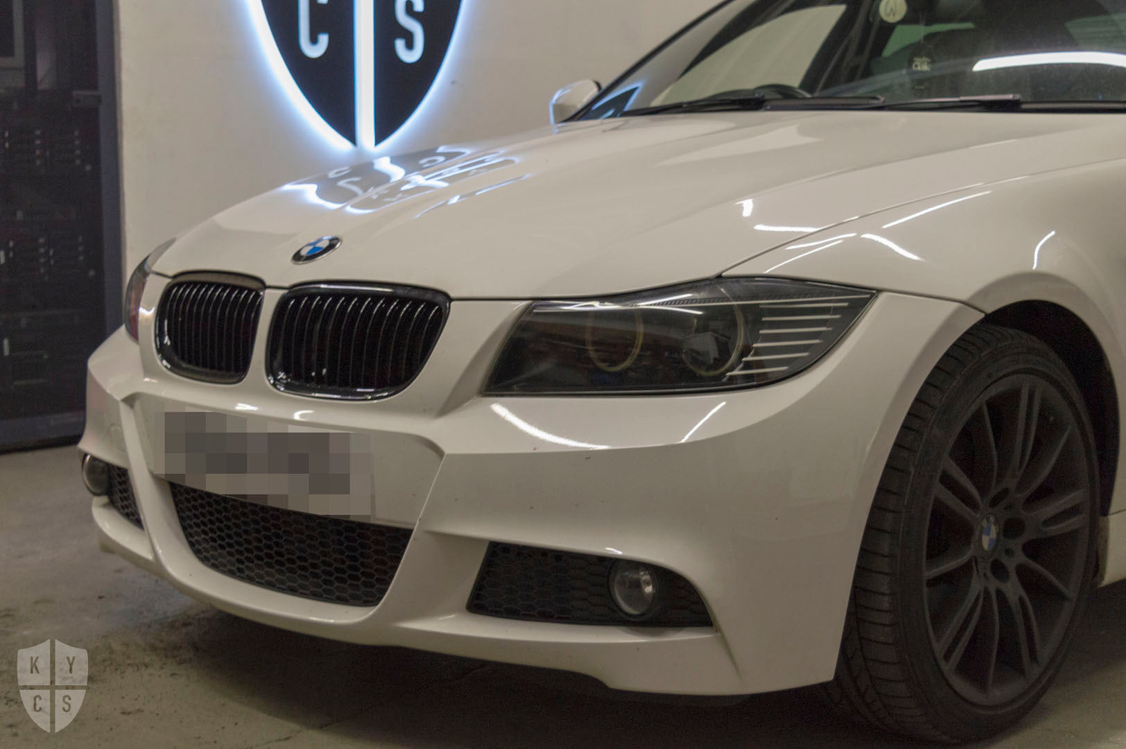 Headlight options on the above vehicle: KYCS (white) angel eyes | Custom paintwork | Bi-LED 2.5" projector with LED bulb | RGB demon eyes | Move high beam to low beam bi-LED projector | LED indicators