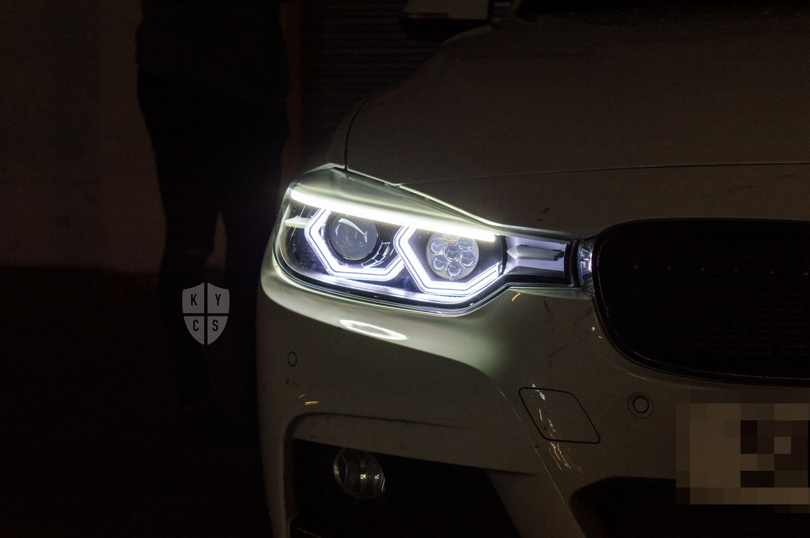 Select the following options to get the same headlights pictured above: BavGruppe Design Vision Angel Eyes (White) | Modern Blackout Paintwork | Bi-LED 2.5" Projector With LED Bulb | High Beam LED Unit (Array Style) | LED Eyebrow Strip (Switchback) | New Lenses | LED Indicators
